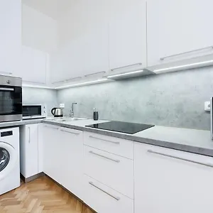  Apartman Roof Csehország